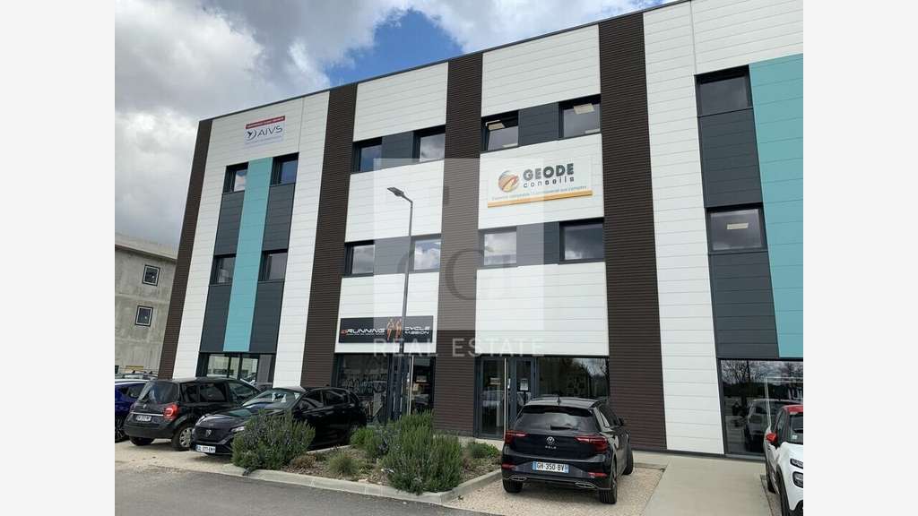 Local commercial 149m² à louer à Genay