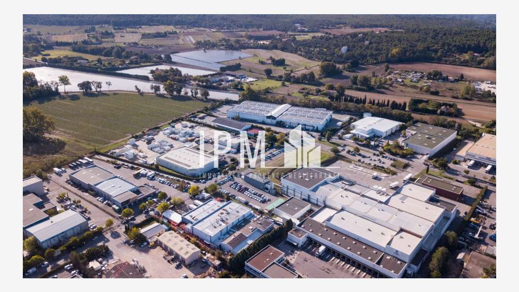 A louer local commercial de 735m² Aix Les Milles