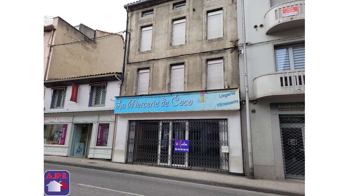 Loue local commercial de 78m² à Lavelanet centre