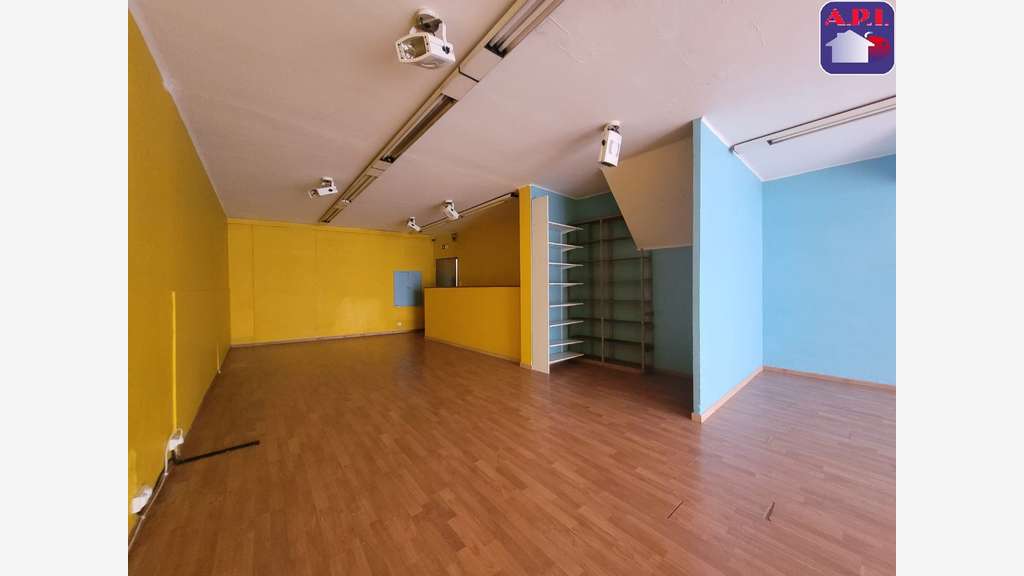 Loue local commercial de 78m² à Lavelanet centre