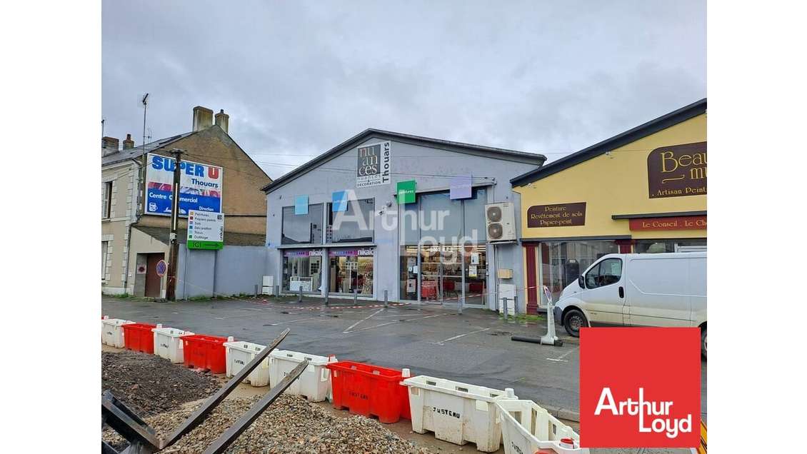 Local commercial 800m² à louer à Thouars