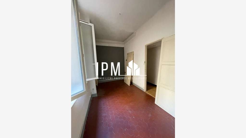 Local commercial 82m² à louer Marseille 13004