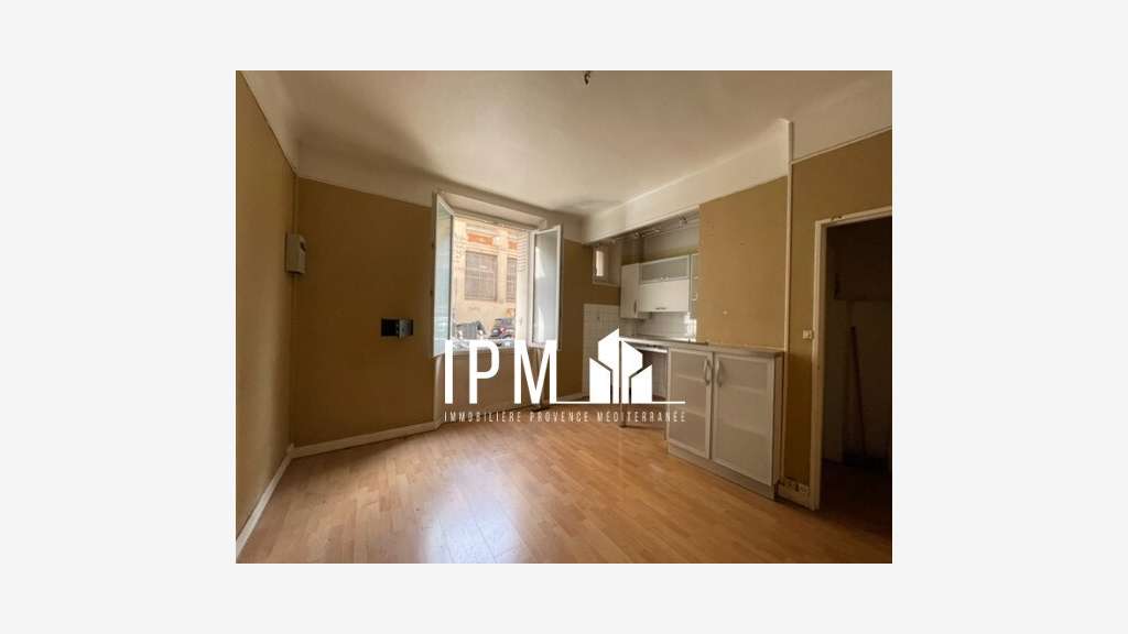 Local commercial 82m² à louer Marseille 13004
