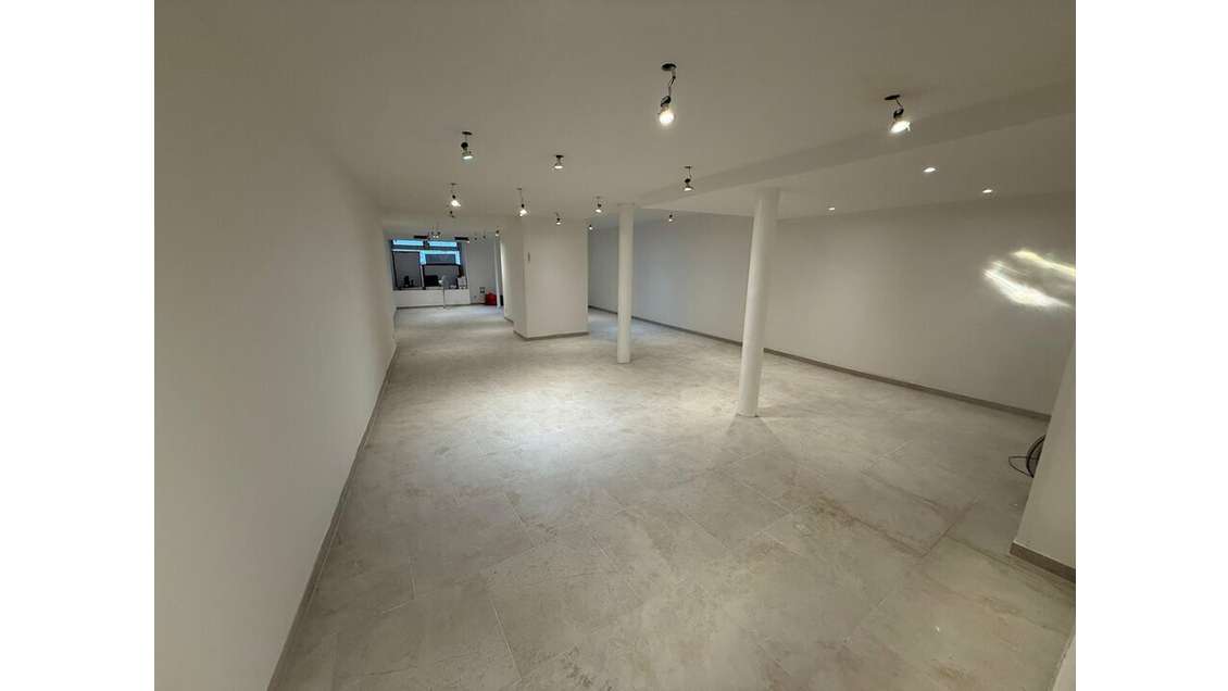 A louer local commercial 140m² à Orange centre