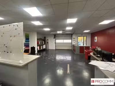 Local 114m² à louer empl stratégique à Orange 