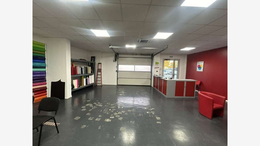 Local 114m² à louer empl stratégique à Orange