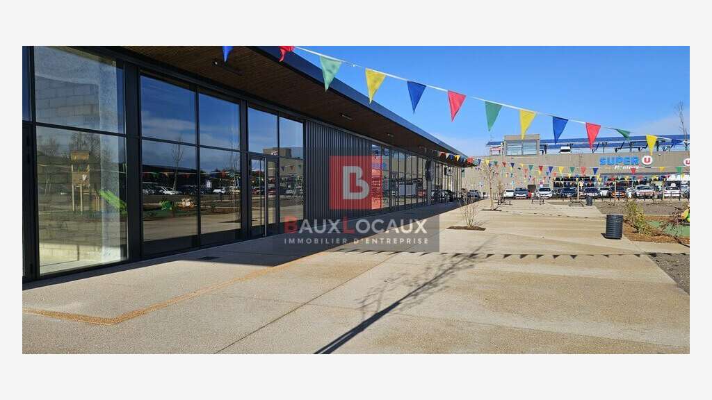 Local commercial 179m² à louer à Monteux