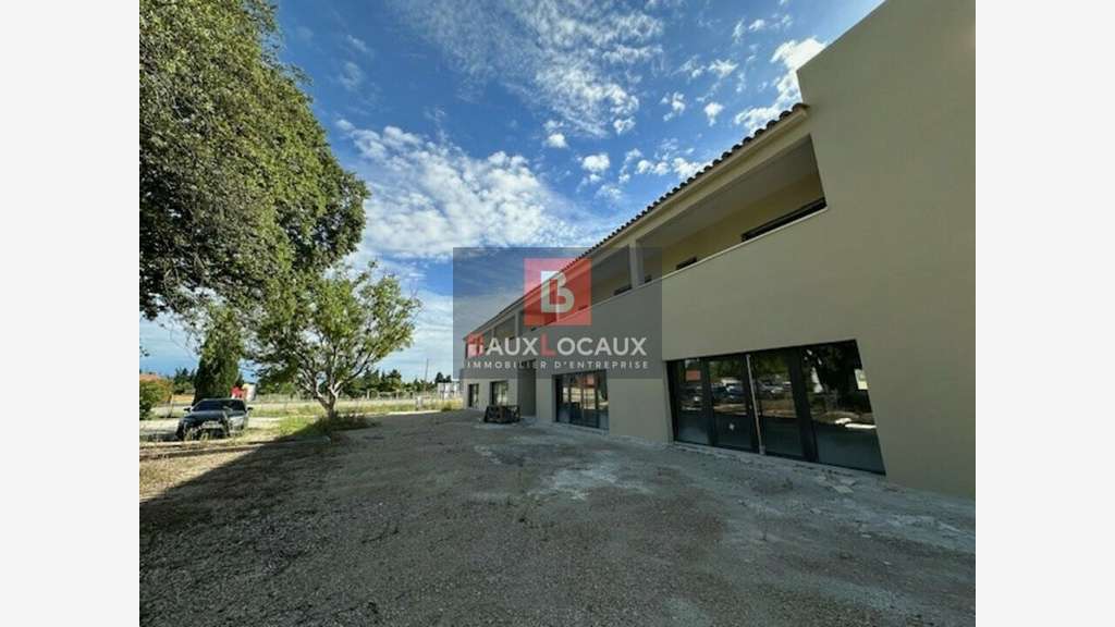 A louer local 163m² axe très passant à Cavaillon