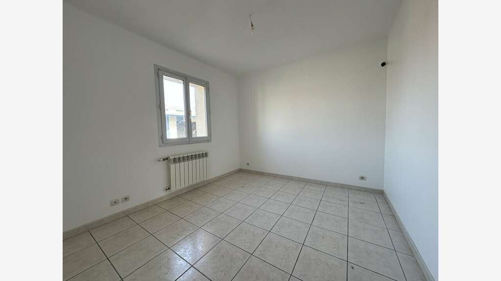 Local commercial 155m² à louer ZA Aubignan
