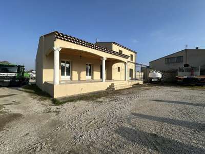 Local commercial 155m² à louer ZA Aubignan