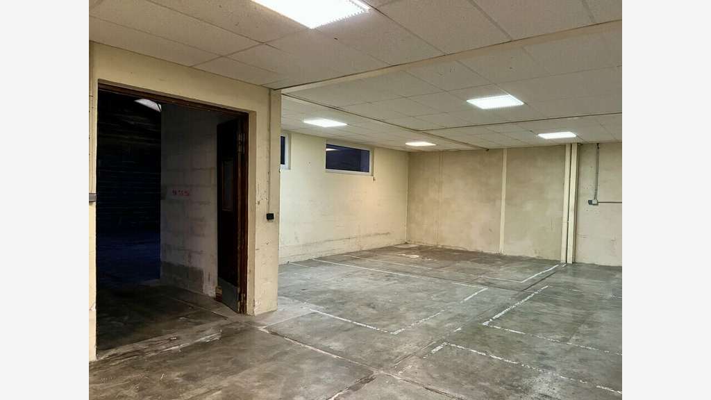 Local commercial 155m² à louer ZA Aubignan