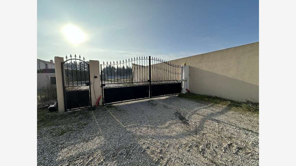 Local commercial 155m² à louer ZA Aubignan