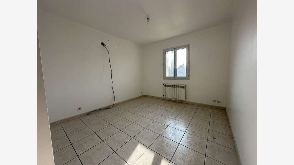 Local commercial 155m² à louer ZA Aubignan