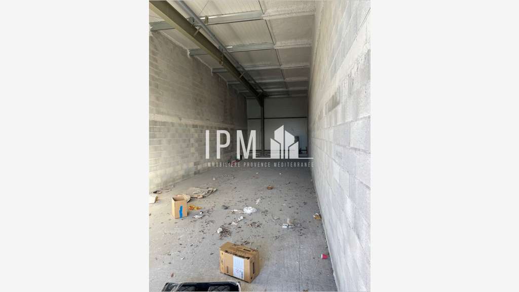 Loue local commercial 97m² zac des Florides Gignac