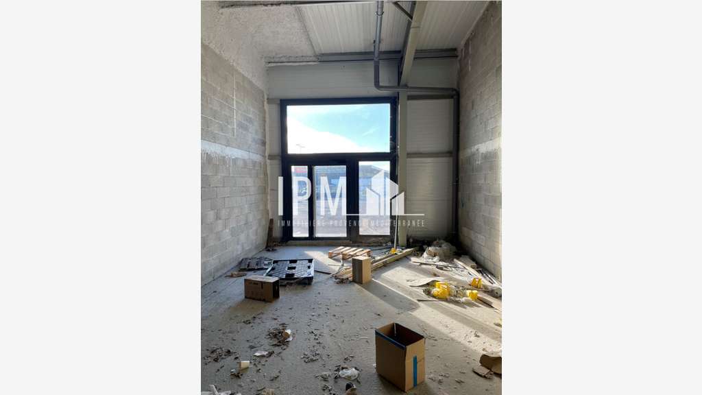 Loue local commercial 97m² zac des Florides Gignac