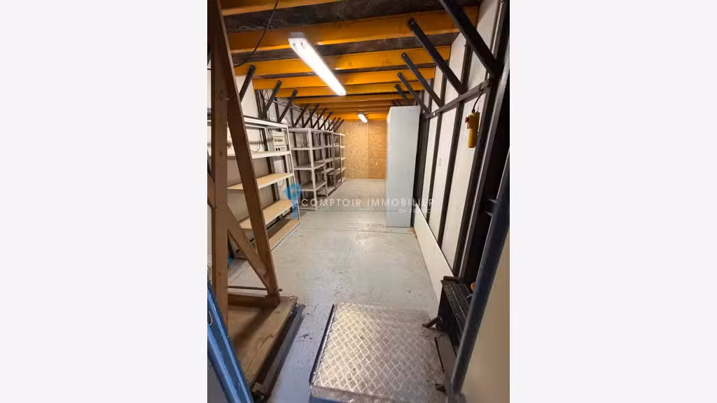 A louer local commercial 25m² + parking à Bernin