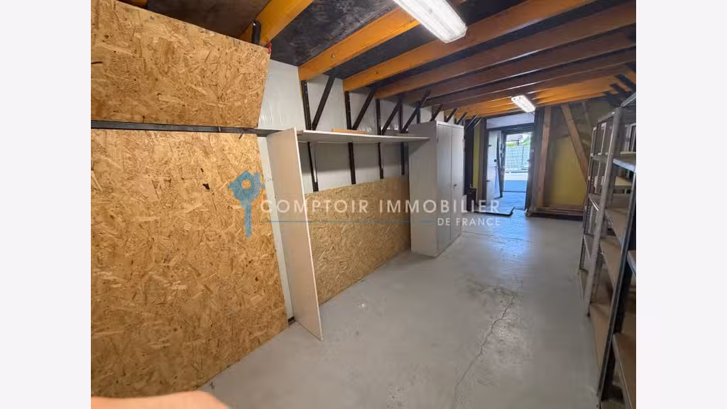 A louer local commercial 25m² + parking à Bernin