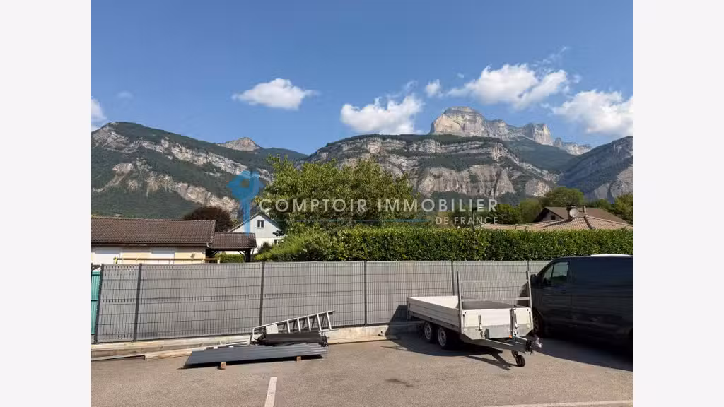 A louer local commercial 25m² + parking à Bernin