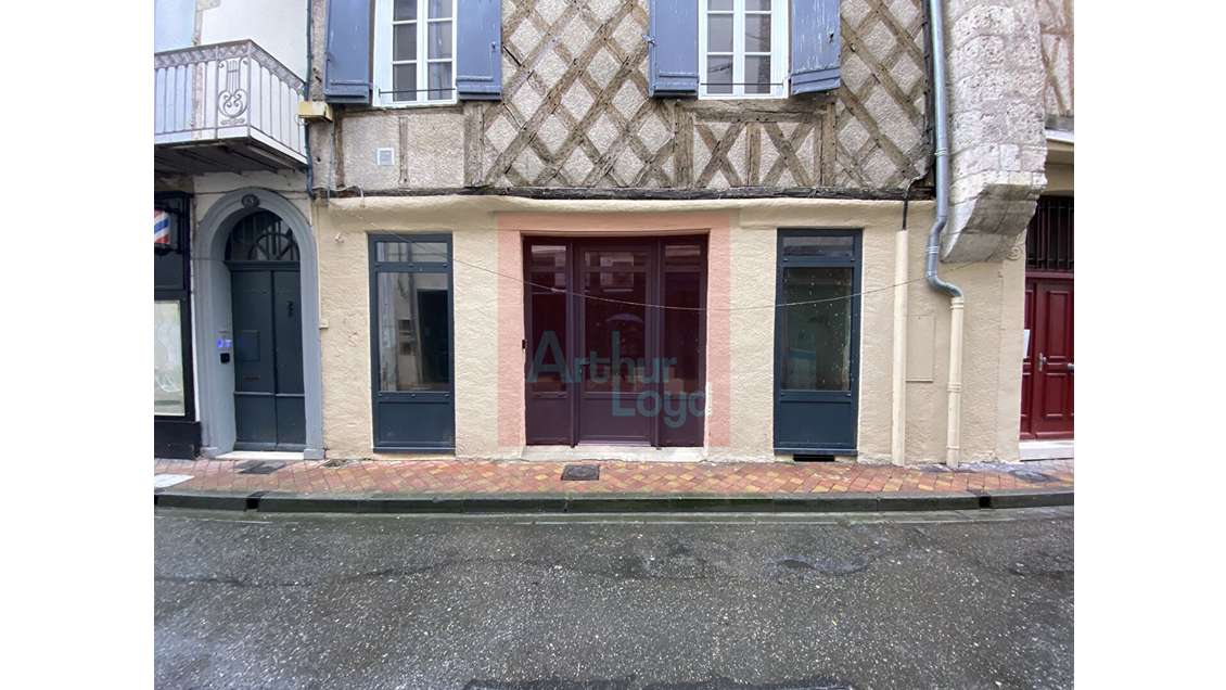 A louer local commercial 45.62m² rue animée Agen 