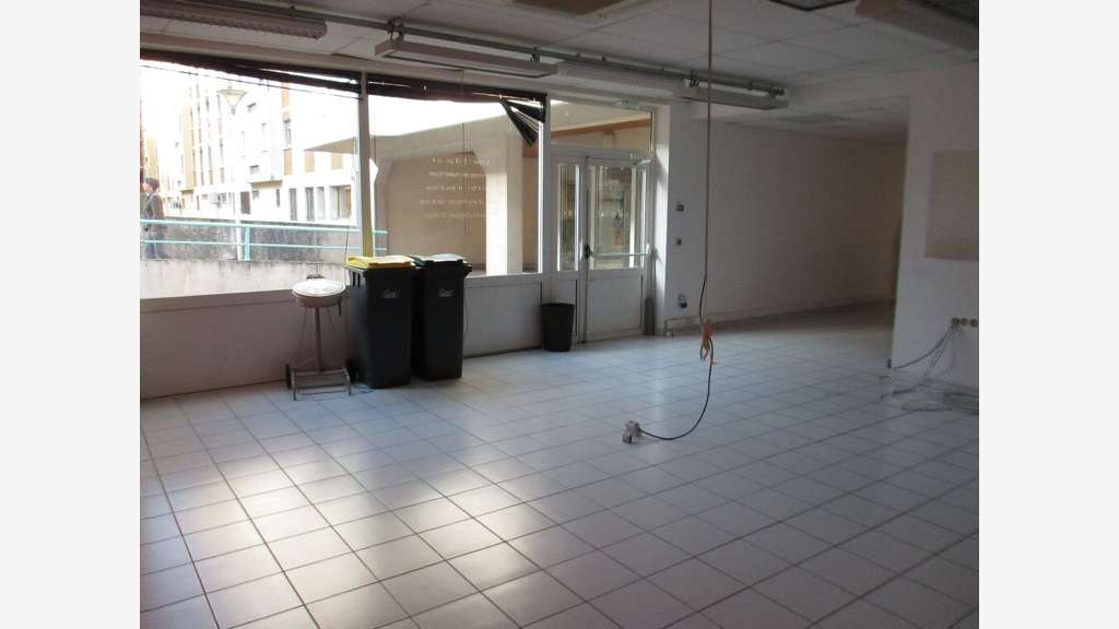 A louer local commercial 88m² Aix les Bains centre