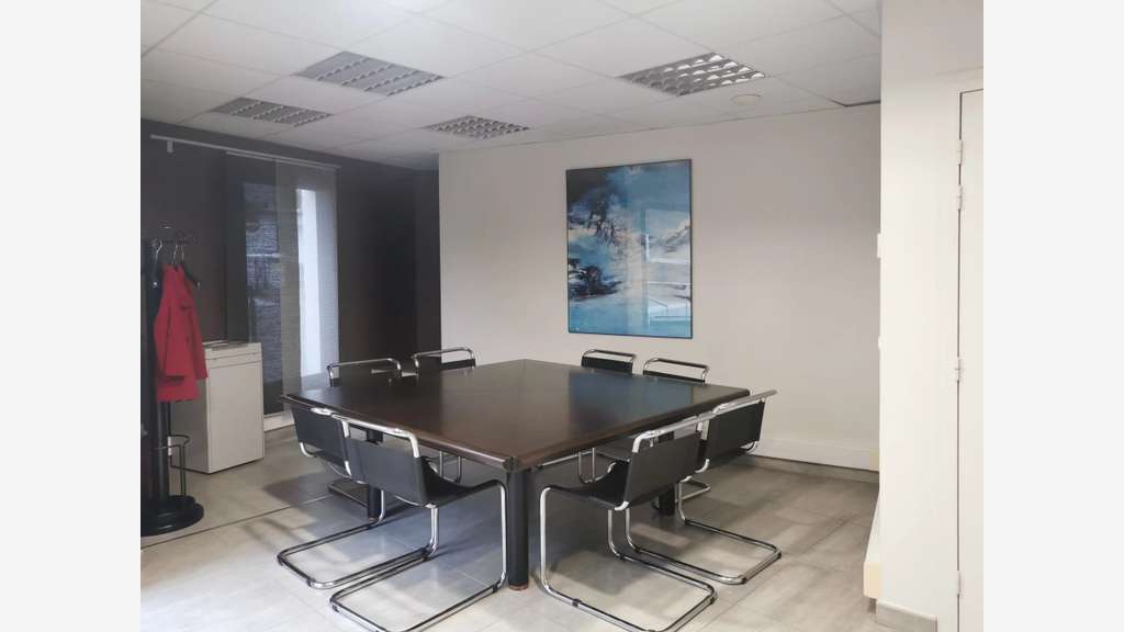 A louer local commercial 76m² à Aix-les-Bains
