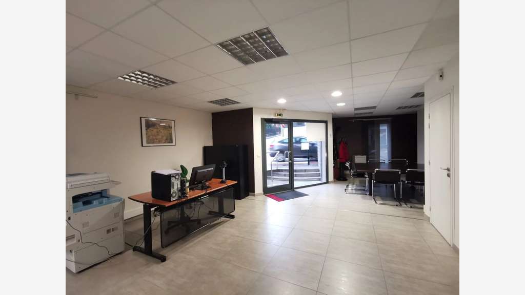 A louer local commercial 76m² à Aix-les-Bains