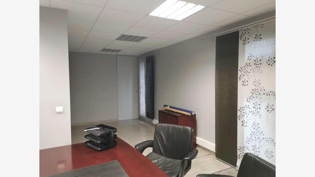 A louer local commercial 76m² à Aix-les-Bains