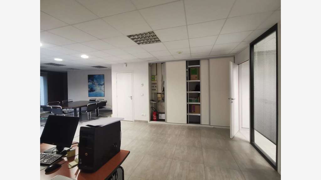 A louer local commercial 76m² à Aix-les-Bains