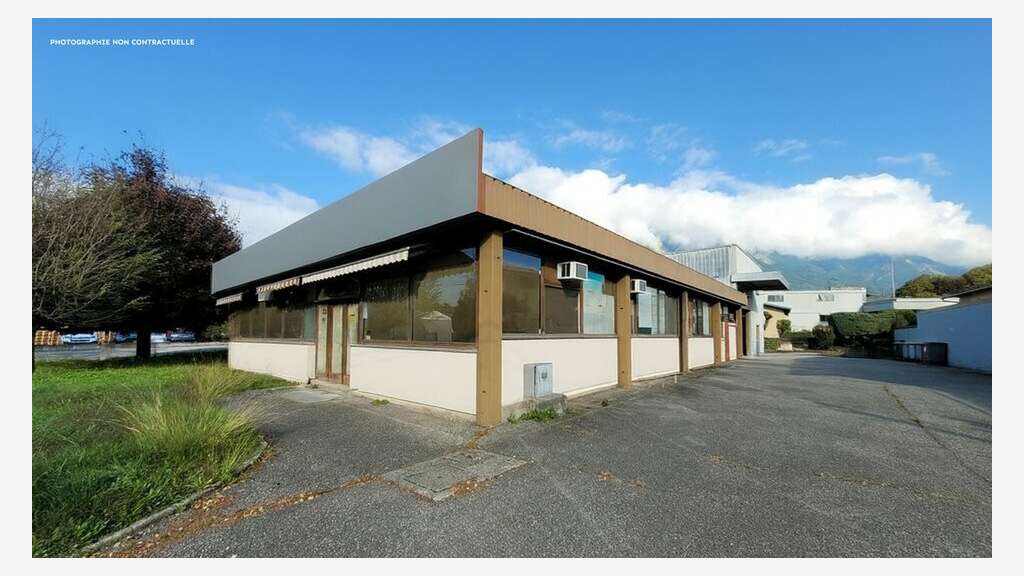 Local commercial 650m² à louer à Albertville 