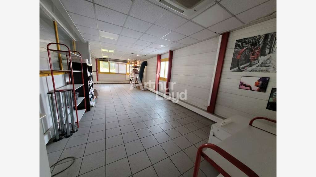 Local commercial 650m² à louer à Albertville 