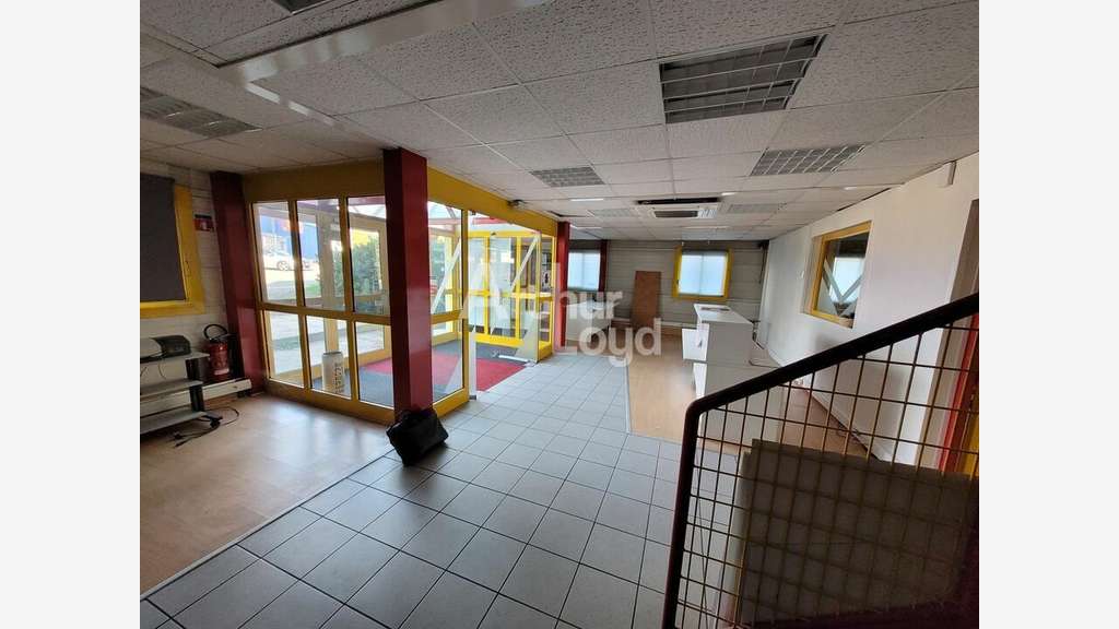 Local commercial 650m² à louer à Albertville 