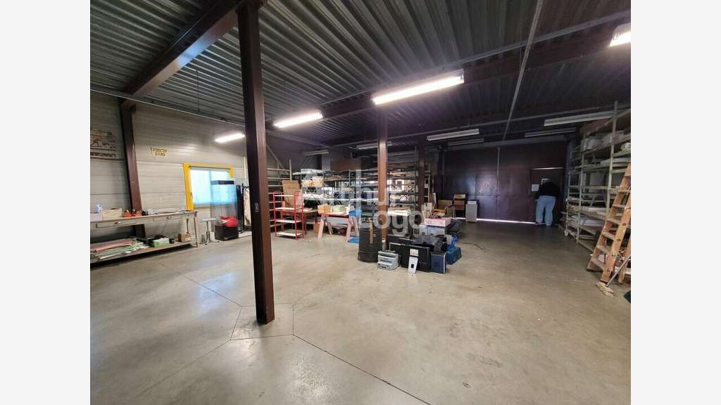 Local commercial 650m² à louer à Albertville 