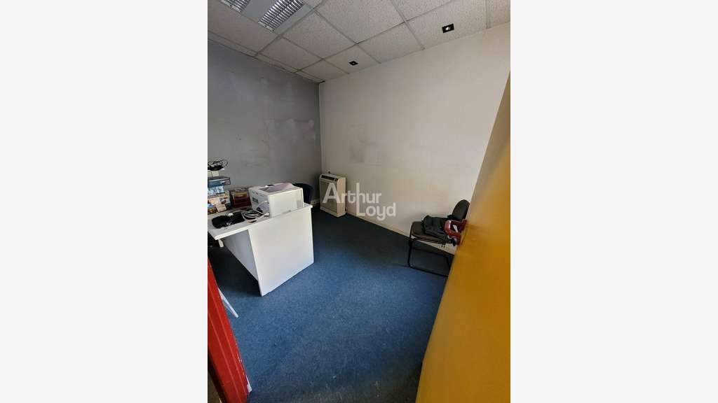 Local commercial 650m² à louer à Albertville 