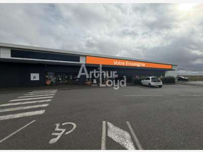 Local commercial 352m² à louer Neuville-de-Poitou