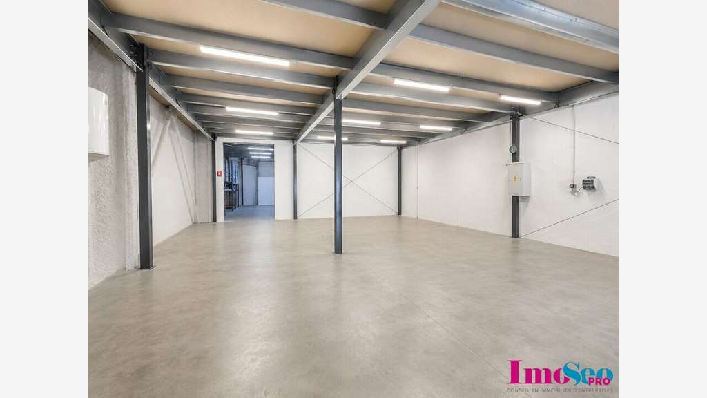 Local 1521m² à louer en ZAC à Ambarès-et-Lagrave
