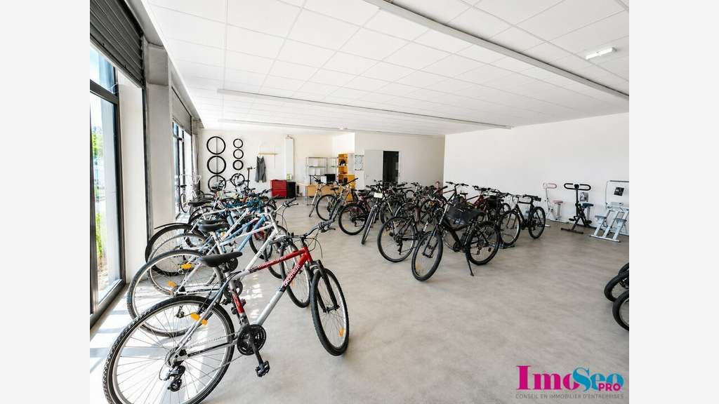 Local 1521m² à louer en ZAC à Ambarès-et-Lagrave