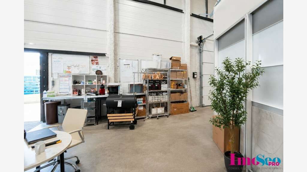 Local 1521m² à louer en ZAC à Ambarès-et-Lagrave