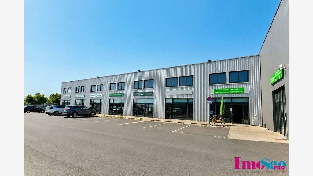 Local 1521m² à louer en ZAC à Ambarès-et-Lagrave