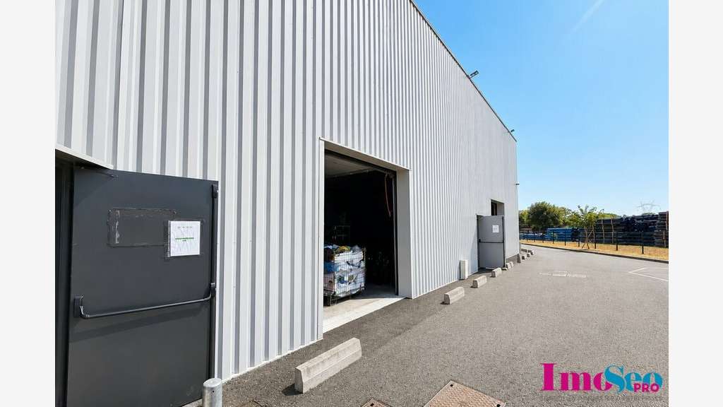 Local 1521m² à louer en ZAC à Ambarès-et-Lagrave