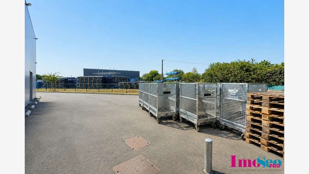 Local 1521m² à louer en ZAC à Ambarès-et-Lagrave