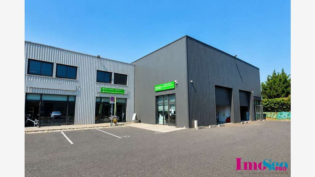 Local 1521m² à louer en ZAC à Ambarès-et-Lagrave