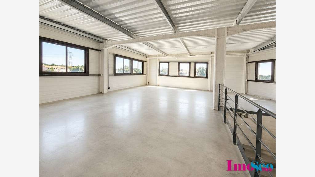 Local commercial 650m² à louer Ambarès-et-Lagrave