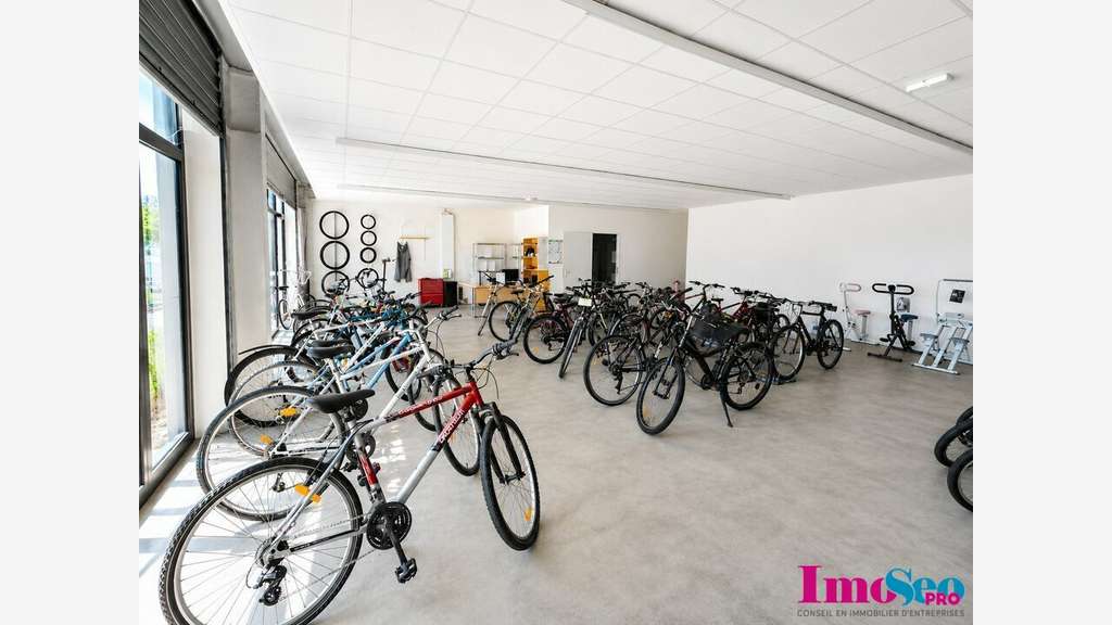 Local commercial 195m² à louer Ambarès-et-Lagrave