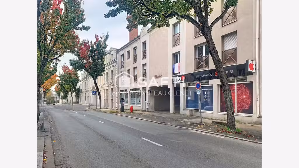 A louer local 70m² Rabelais face UCO  + 4 parkings