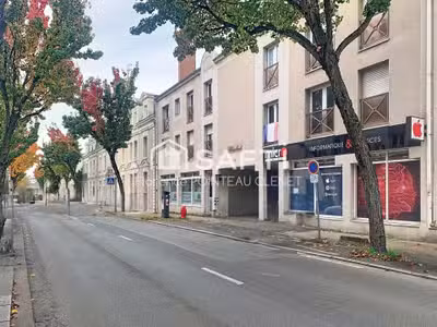 A louer local 70m² Rabelais face UCO  + 4 parkings