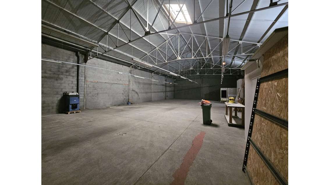 Loue local commercial 720m² St-Barthelemy-d'Anjou