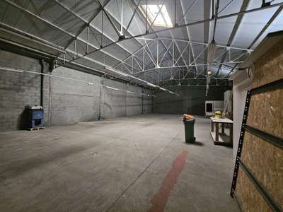 Loue local commercial 720m² St-Barthelemy-d'Anjou
