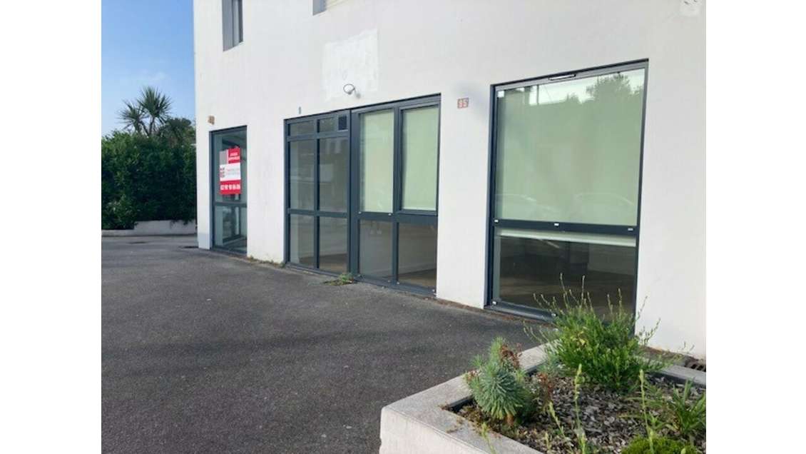 A louer local 85m² visibilité axe passant Quimper