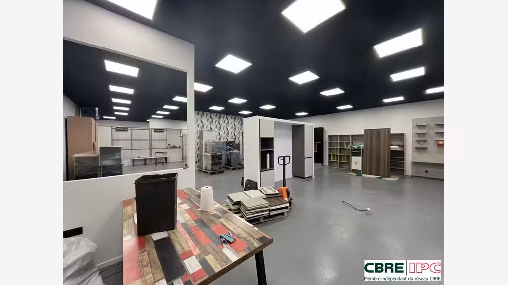 Location local 546m² à Anglet zone des Pontôts