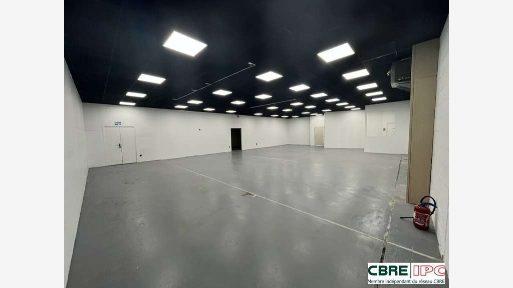 Location local 546m² à Anglet zone des Pontôts